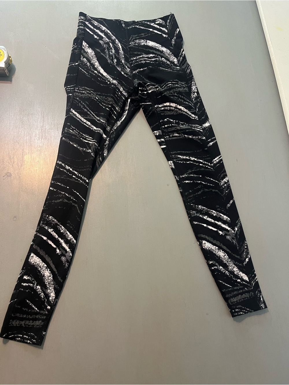PINK Active Victoria's Secret Black Silver Patterned Leggings Size S